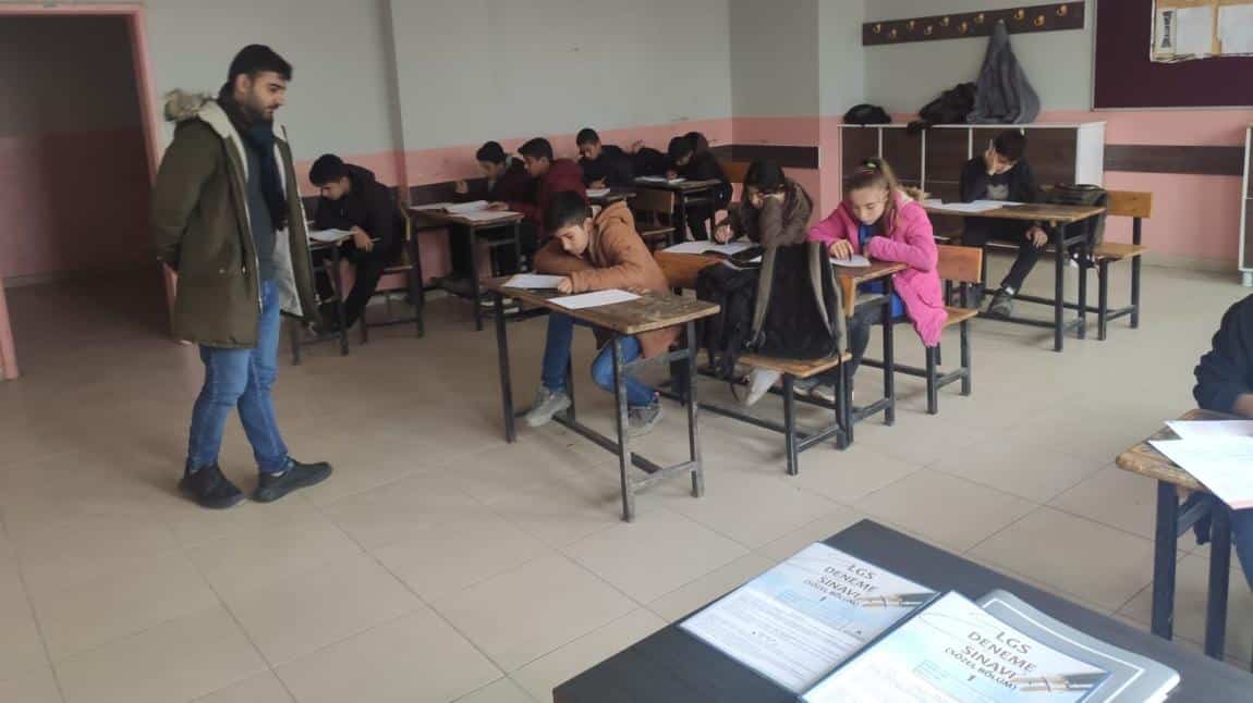 Mardin geneli yapılan 8. sınıfların deneme sınavlarından kareler